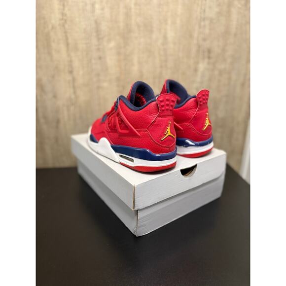 SZ 4y - Jordan Fiba 4 - Like New w/ replacement box, minor defects - Picture 5 of 7